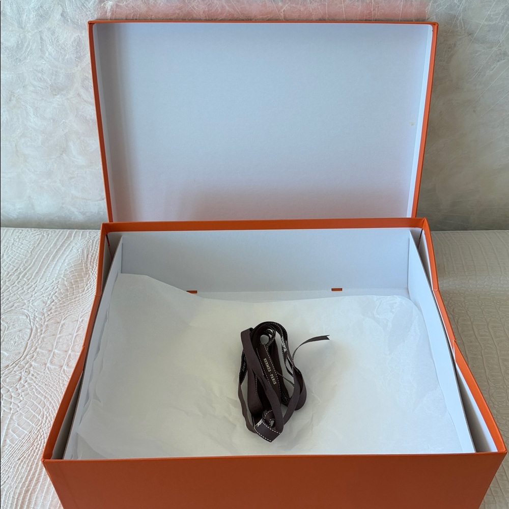 Hermes Large storage , Evelyne, Bolide, Sweater, sneakers, shoes box.like new - Picture 4 of 12